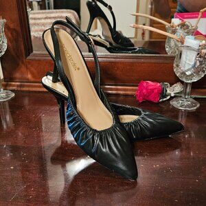Klaire Pumps